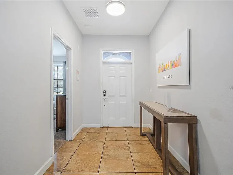 1433 Thunderbird Rd — Photo 2
