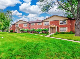 Colonial Manor, Darien, IL 60561