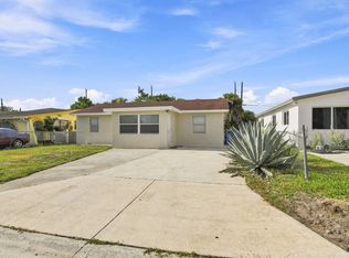 1217 W 32nd St, Riviera Beach, FL 33404