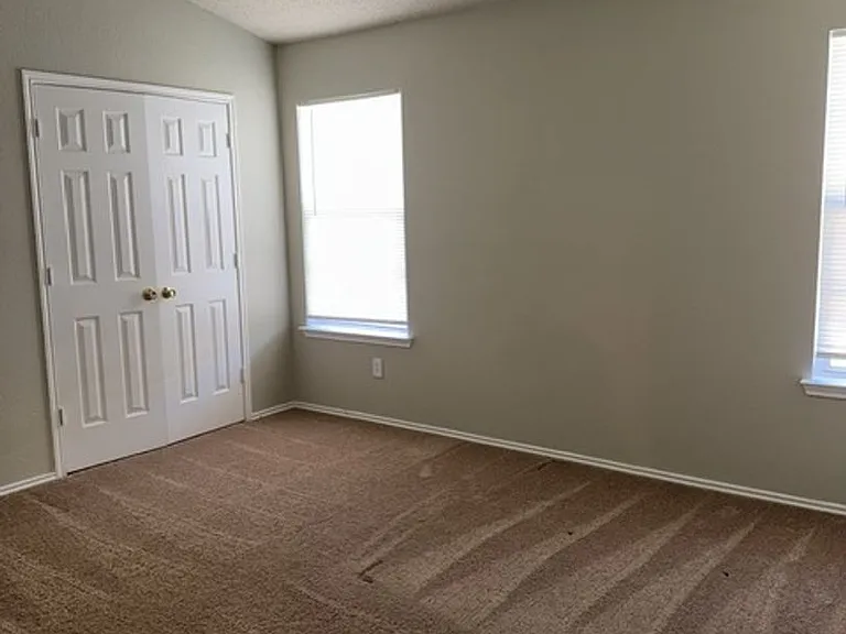 2411 Canyon Springs Dr — Photo 13
