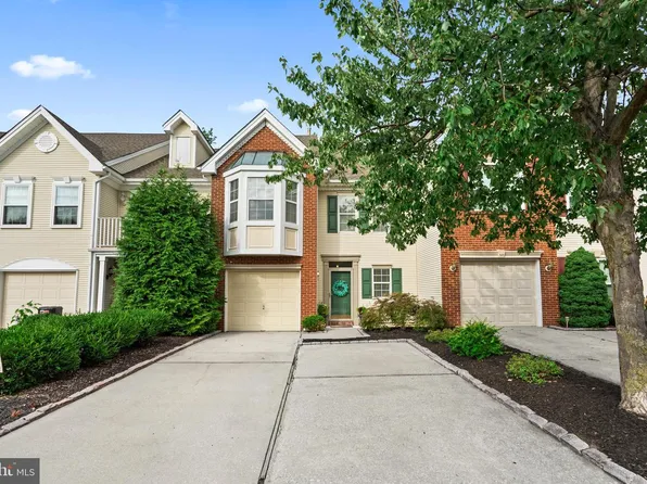 179 La Costa Dr, Blackwood, NJ 08012