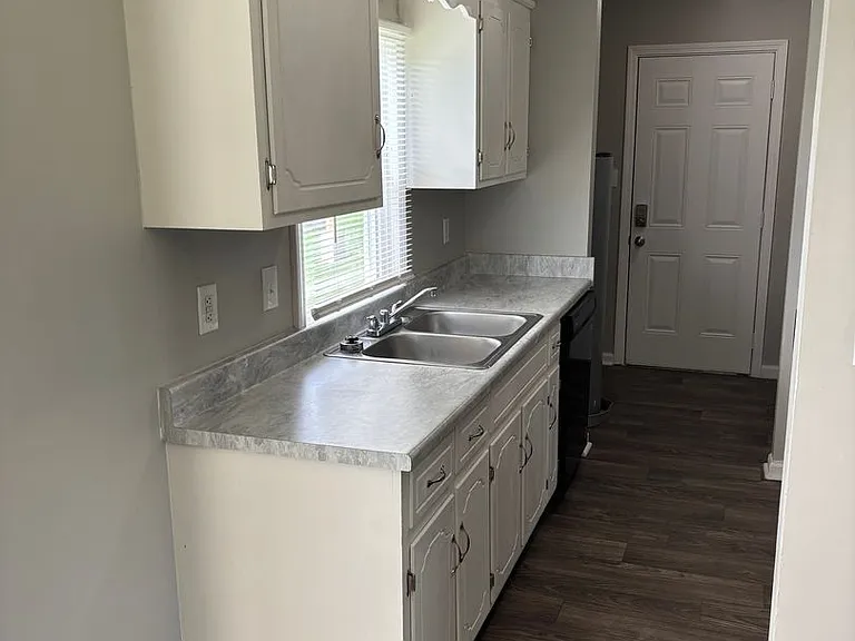 1237 Kendall Dr — Photo 9