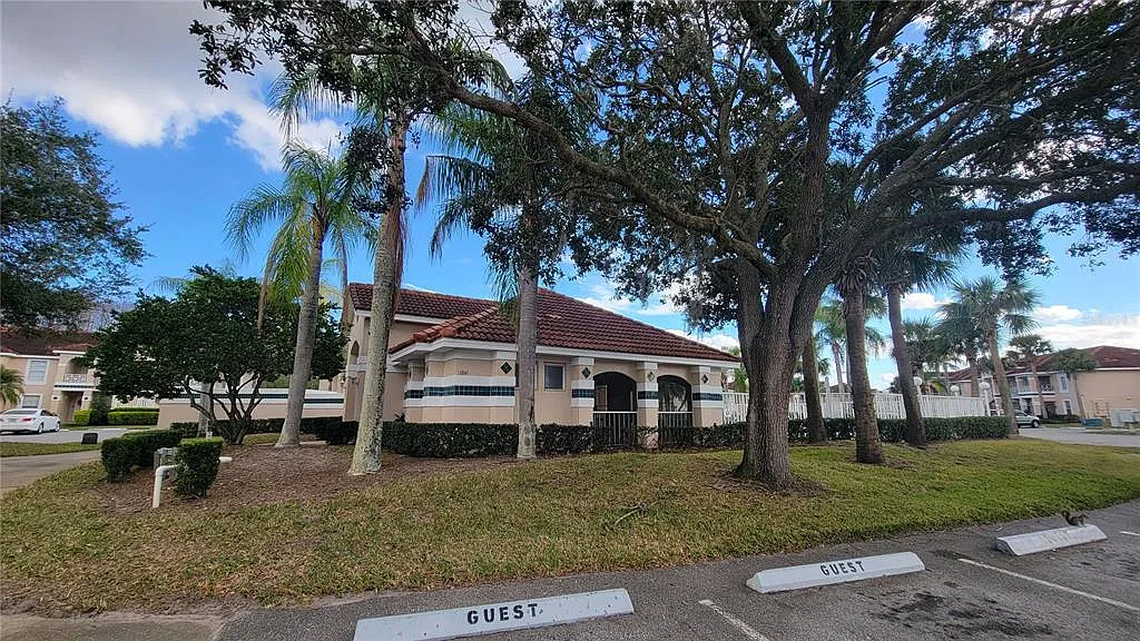 2 bed, 2.0 bath, 1013 sqft, $1,600 — Photo 3