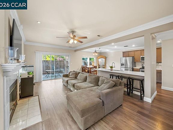 4th image of 276 Stranahan Cir