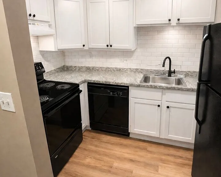 232 Waller Ave — Photo 2
