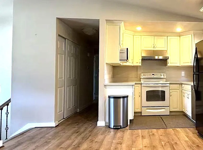 3 bed, 2.5 bath, 1920 sqft, $3,870 — Photo 2