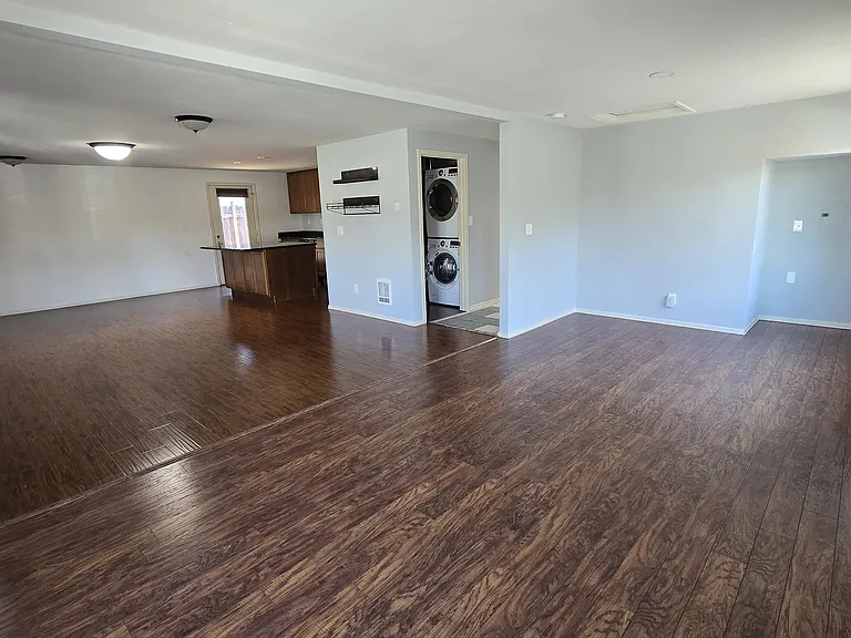 702 Montgomery St — Photo 12