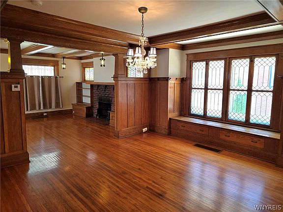 5th image of 146 Saranac Ave