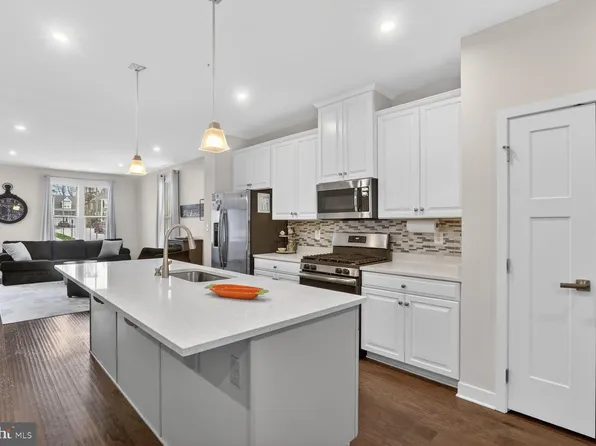 6211 Islington St, Middle River, MD 21220