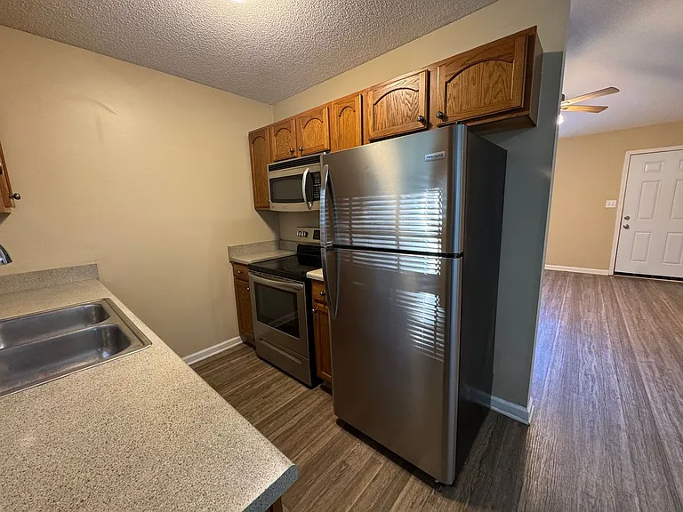223 Faulkner Ct — Photo 10