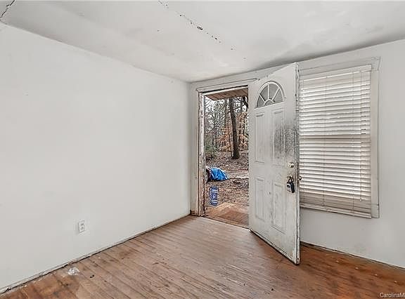 4th image of 7711 Carelock Cres