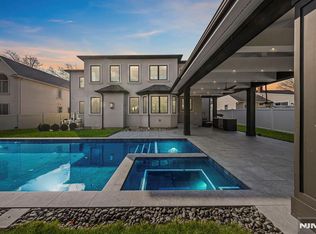 792 Kearney Pl, Paramus, NJ 07652