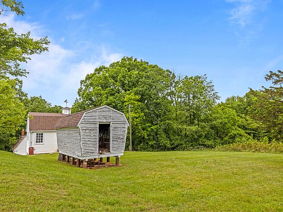 77th image of 209 Browntown Rd