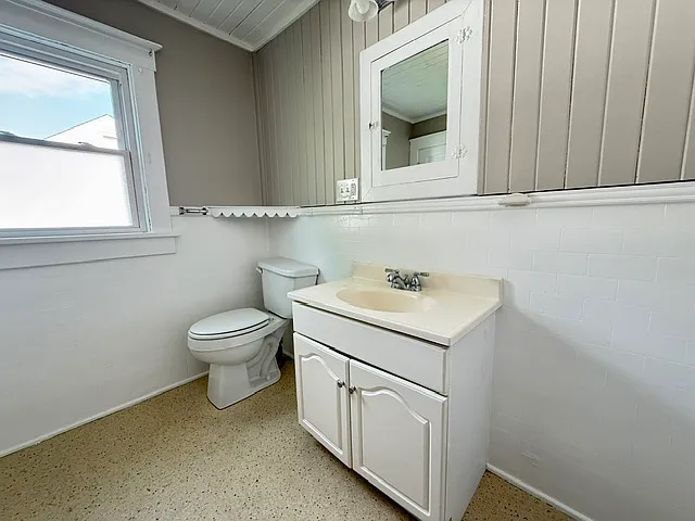 635 W Main St #1/2 — Photo 8