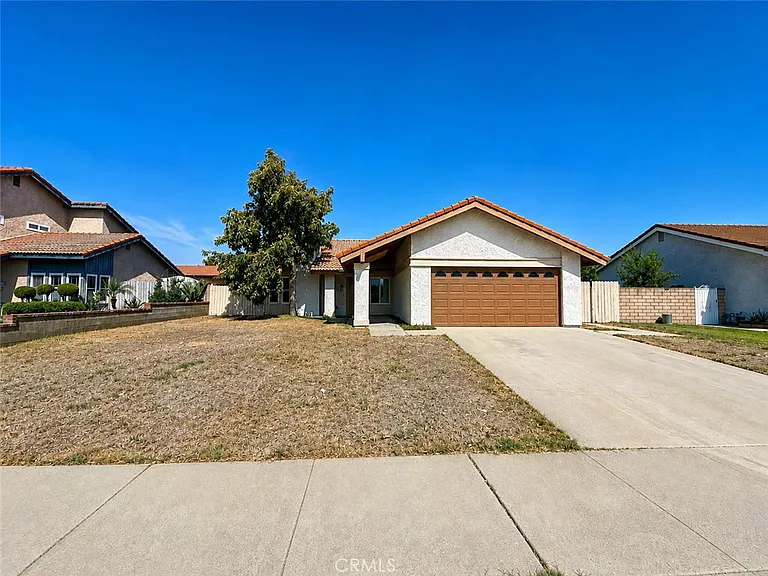 2703 S Fern Ave — Photo 4