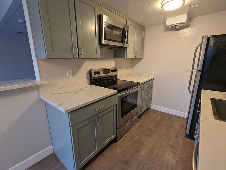 4252 Davis St #3 — Photo 6