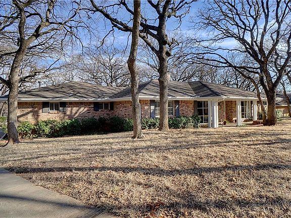 3rd image of 1209 Pebble Creek Dr