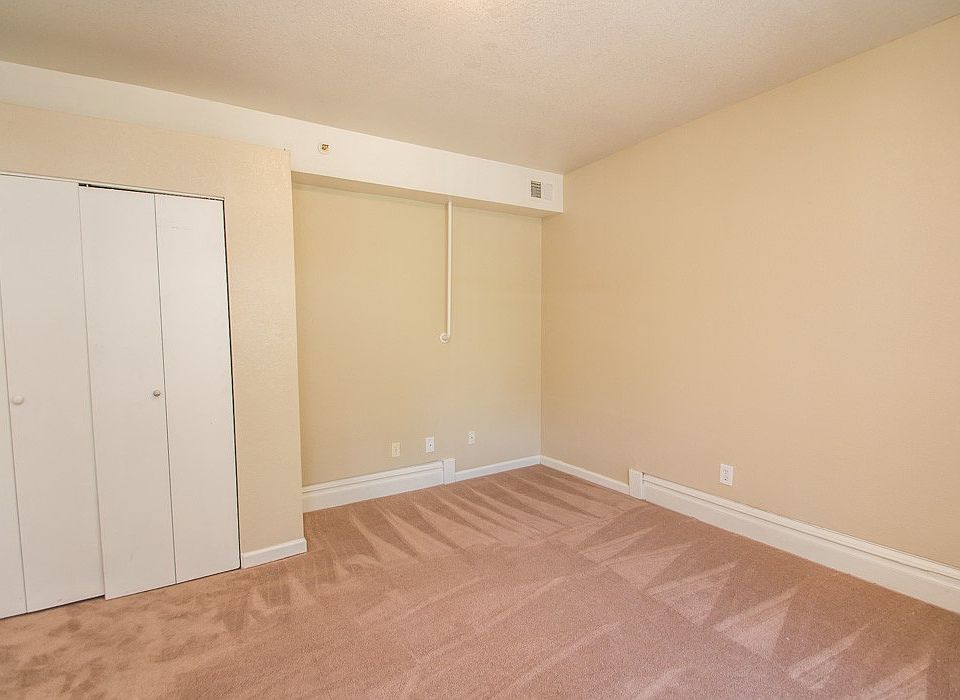 1045 12th Street A Bedroom