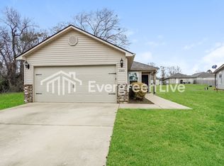 12415 Waterbury Dr, Moundville, AL 35474