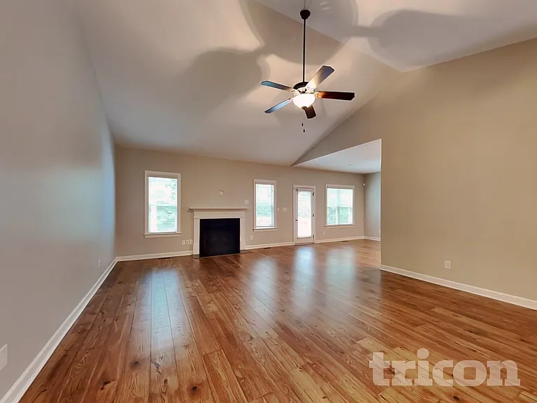 189 Crystal Creek Dr — Photo 3