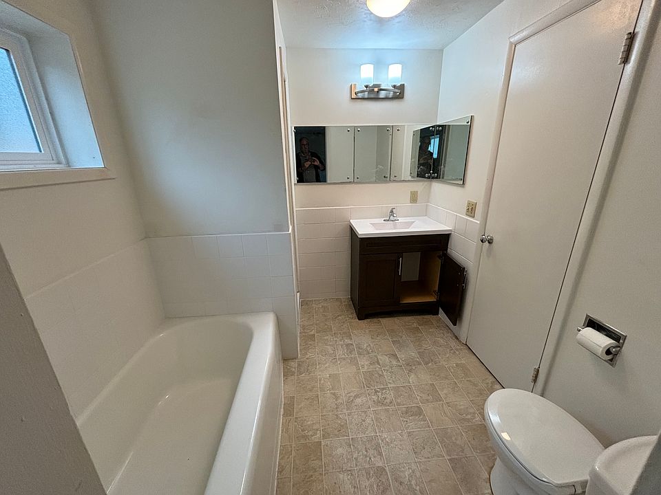 2nd image of 2510 Washington St APT B