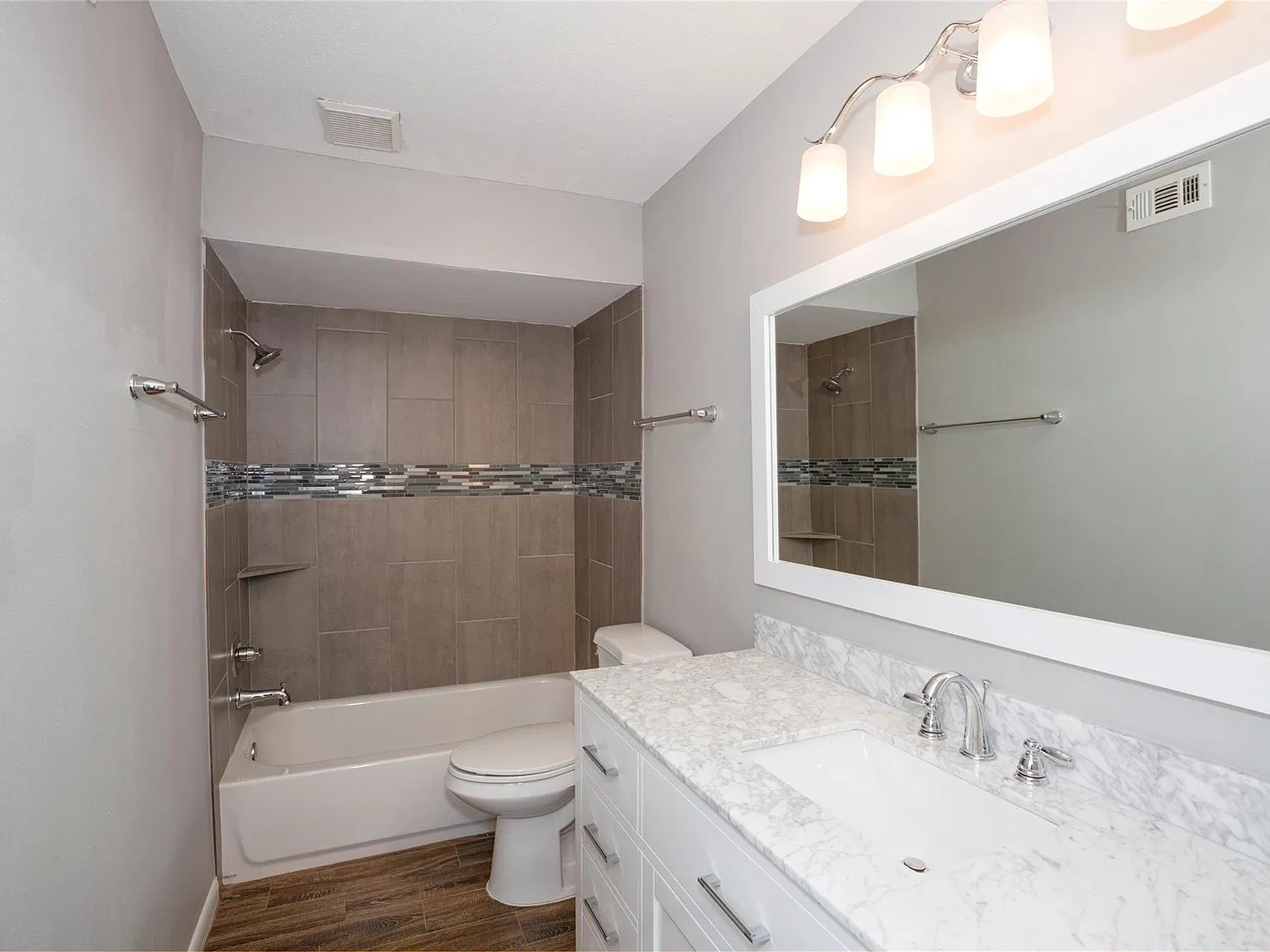 2 bed, 2.0 bath, 850 sqft, $1,300 — Photo 4