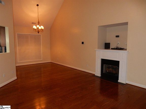 3rd image of 411 White Horse Ct
