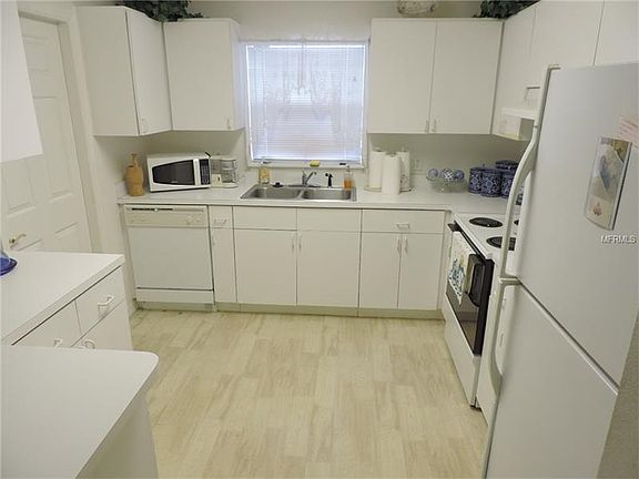 4th image of 1040 Shoreview Dr