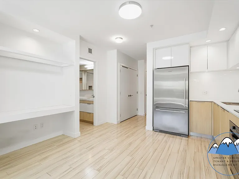 111 E 3rd St — Photo 5