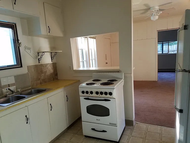 239 SE Lilly Ave — Photo 10