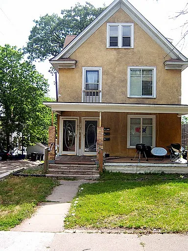 5 bed, 2674 sqft, $2,200 — Photo 1