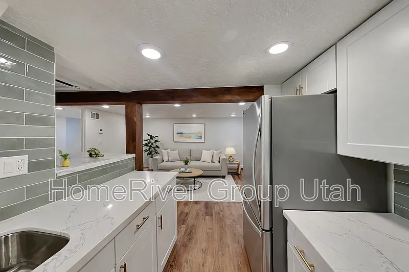 2 bed, 1.0 bath, 724 sqft, $1,492 — Photo 2