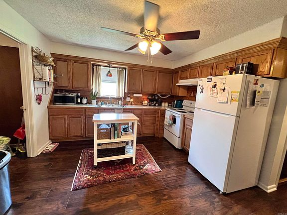 3rd image of 909 S 26th St