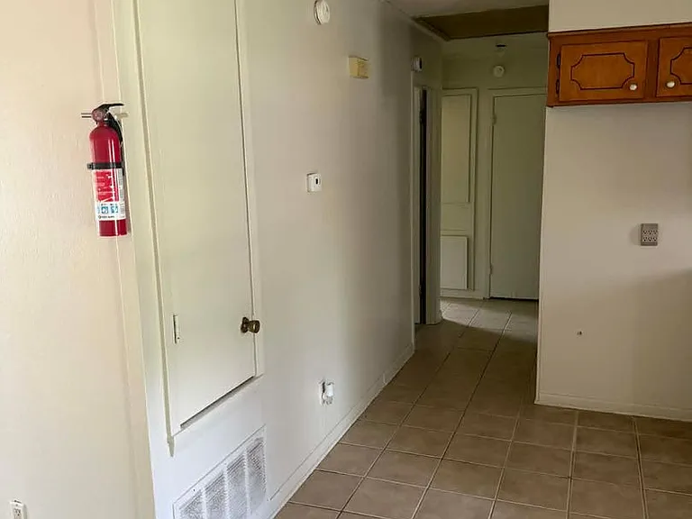 3013 Hazel Cir — Photo 5