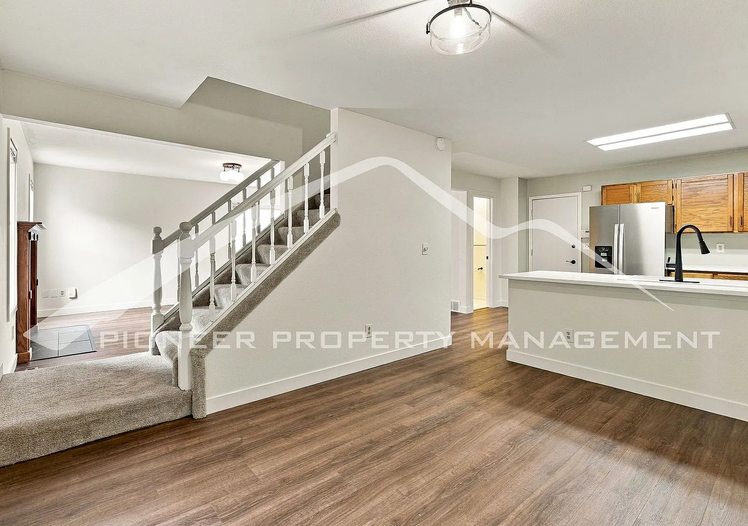 Spacious Home with Central AC and Washer/Dryer — Photo 4