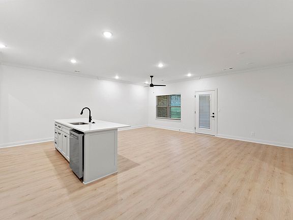 5th image of 1049 Nottington St