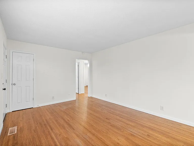 2522 Timberwood Dr — Photo 6