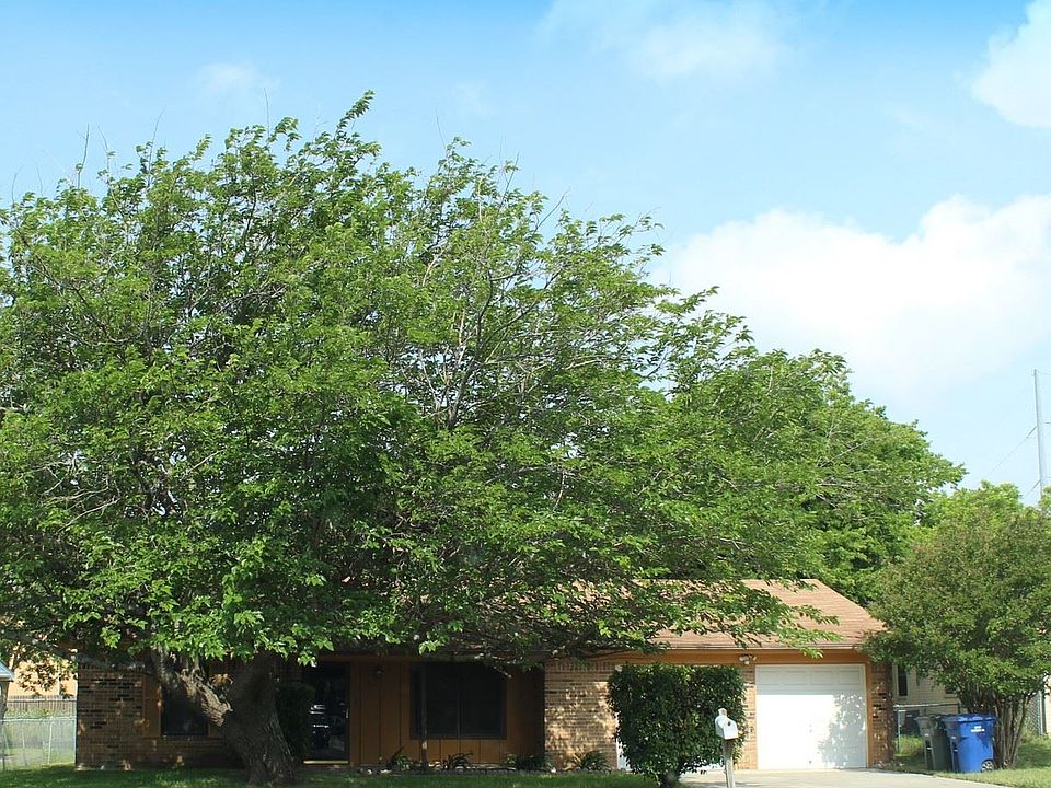 1st image of 1202 Phyllis Dr