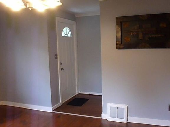 5th image of 527 Woodford Ave
