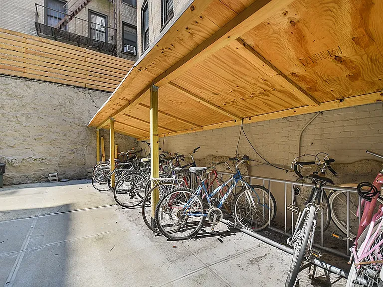 15 Crown St #5D — Photo 6