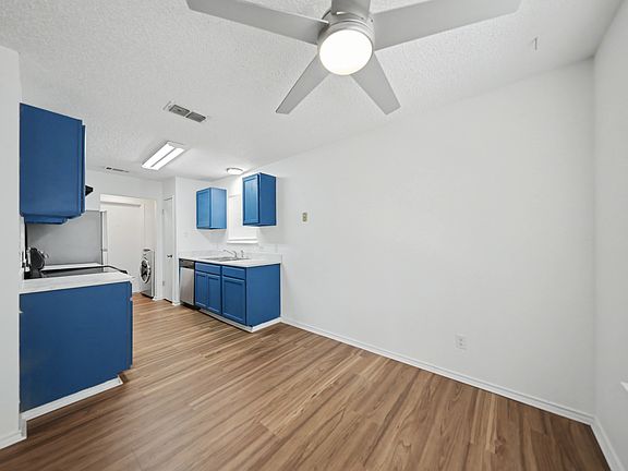 4th image of 1402 Rose Ave