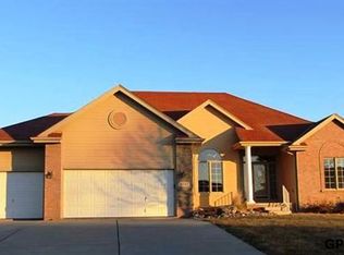 9302 S Parkview Blvd, La Vista, NE 68128
