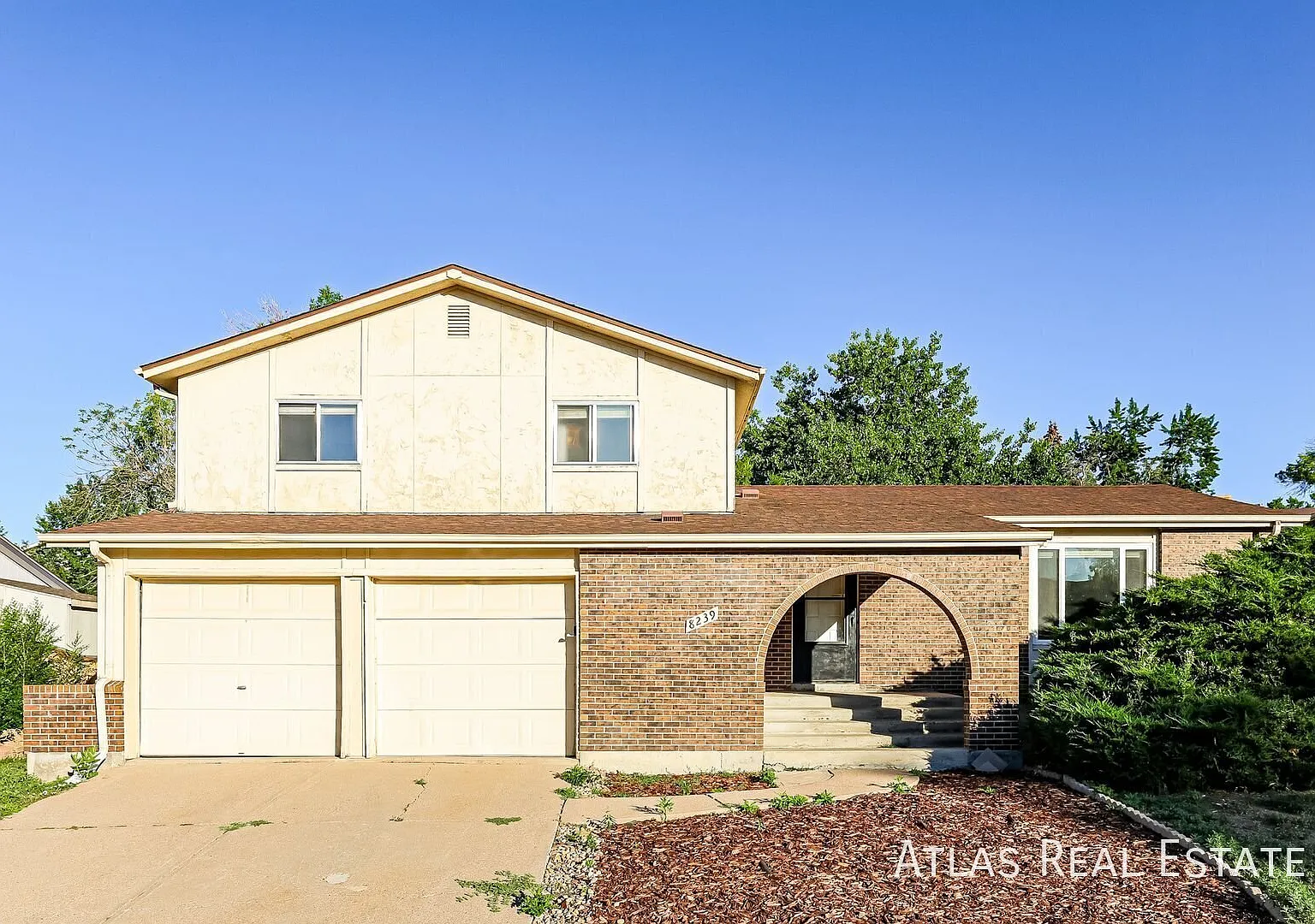 Beautiful 3 Bedroom 3 Bath home located in Arvada featuring a finished basement! — Photo 1