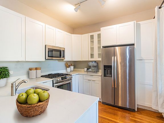 2nd image of 6132 S Ingleside Ave #1S