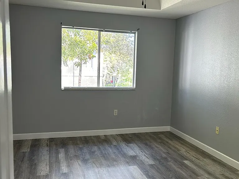 SE 15th Pl — Photo 2