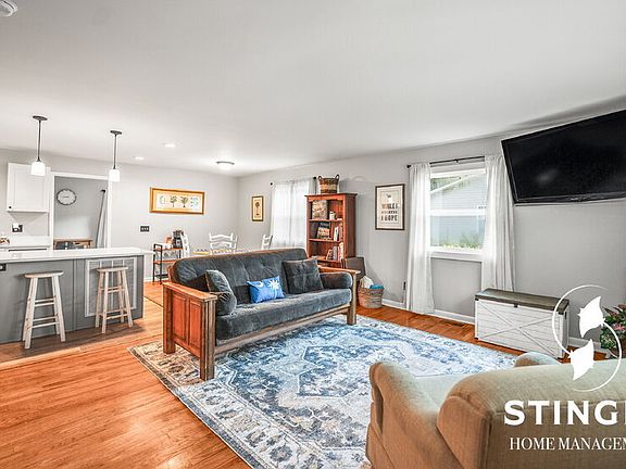 4th image of 907 Belleview Cir W