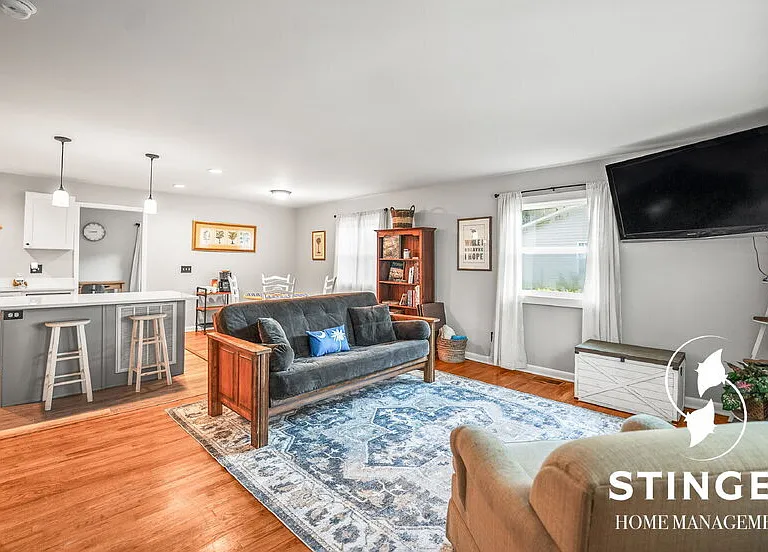 907 Belleview Cir W — Photo 4