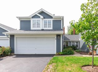 8 Sarahs Grove Ln, Schaumburg, IL 60193