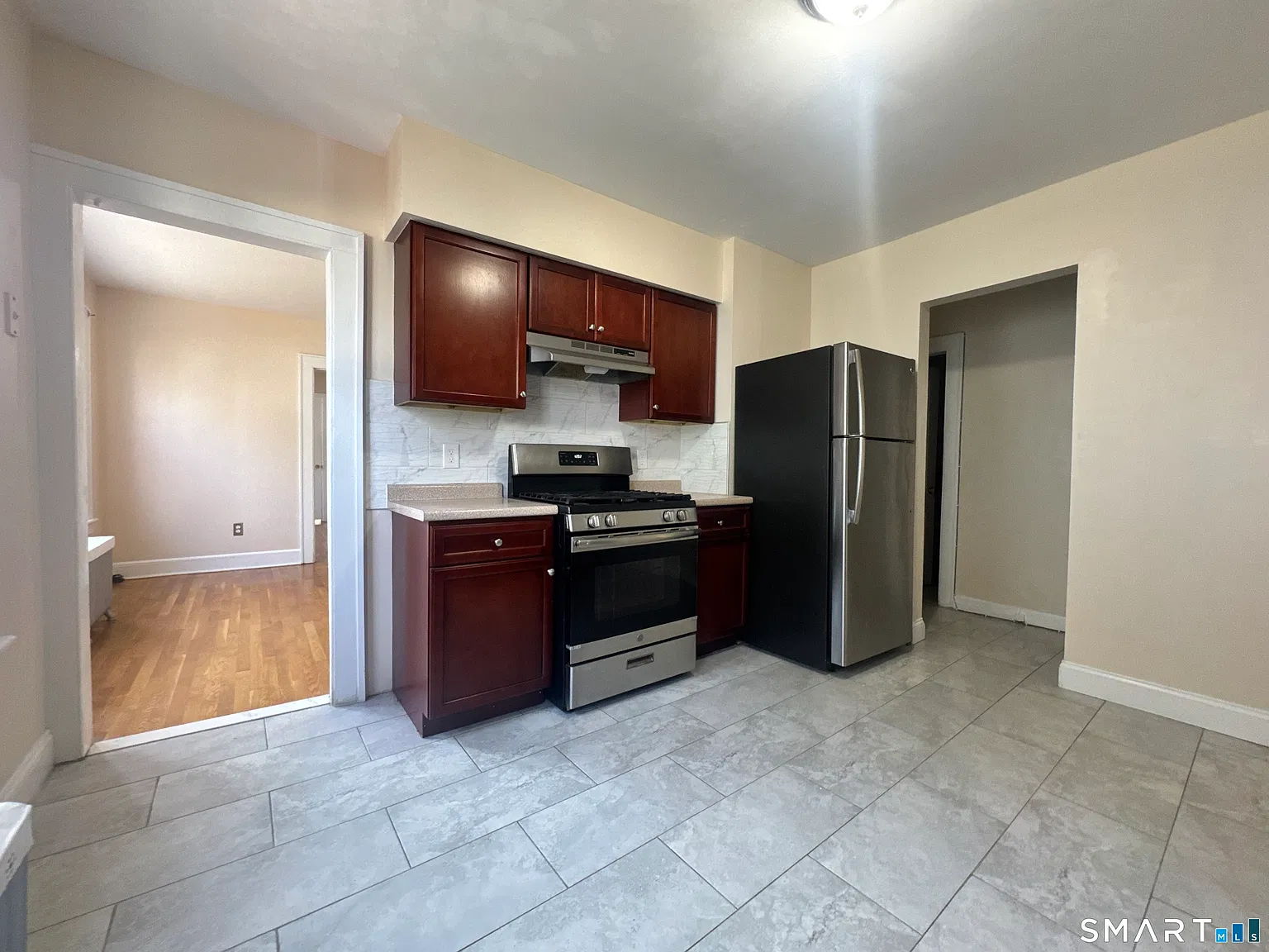 3 bed, 1.0 bath, 2997 sqft, $2,500 — Photo 4