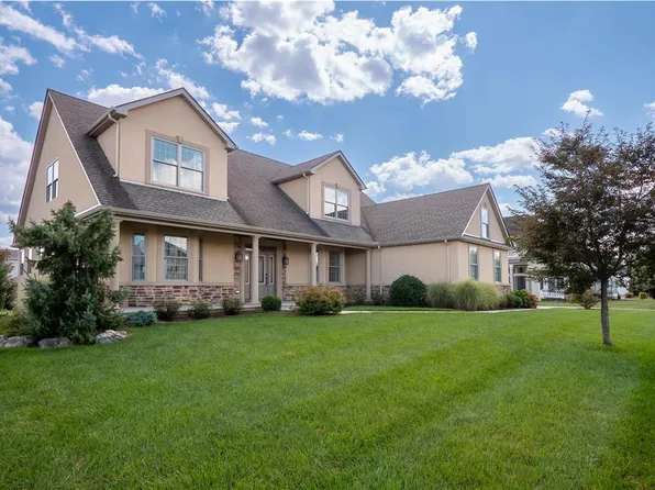 39 Surrey Dr, Easton, PA 18045